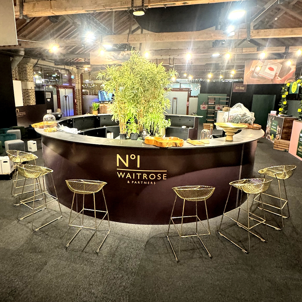 5m Branded Circle Bar