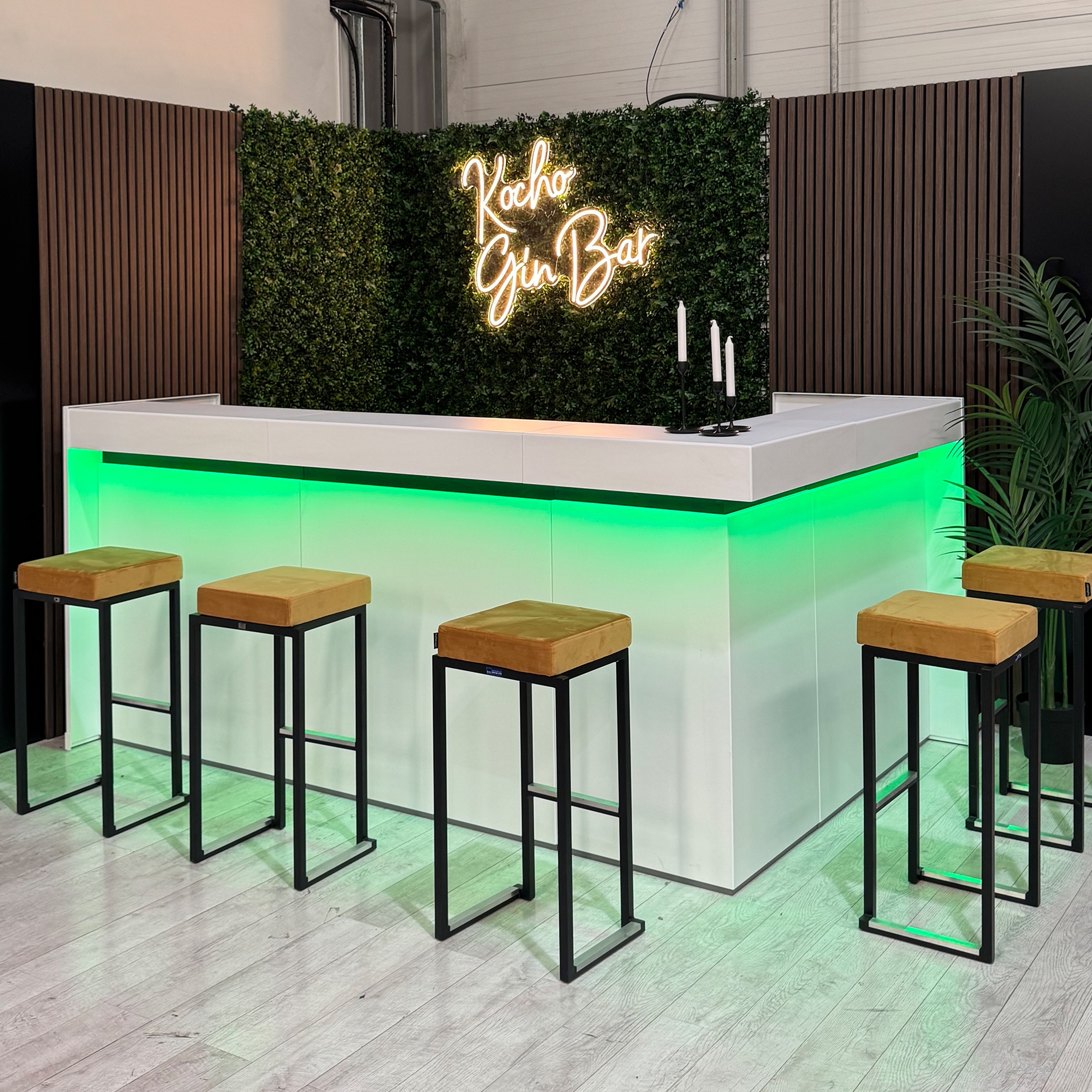 2.5m Corner Bar with Backwalling