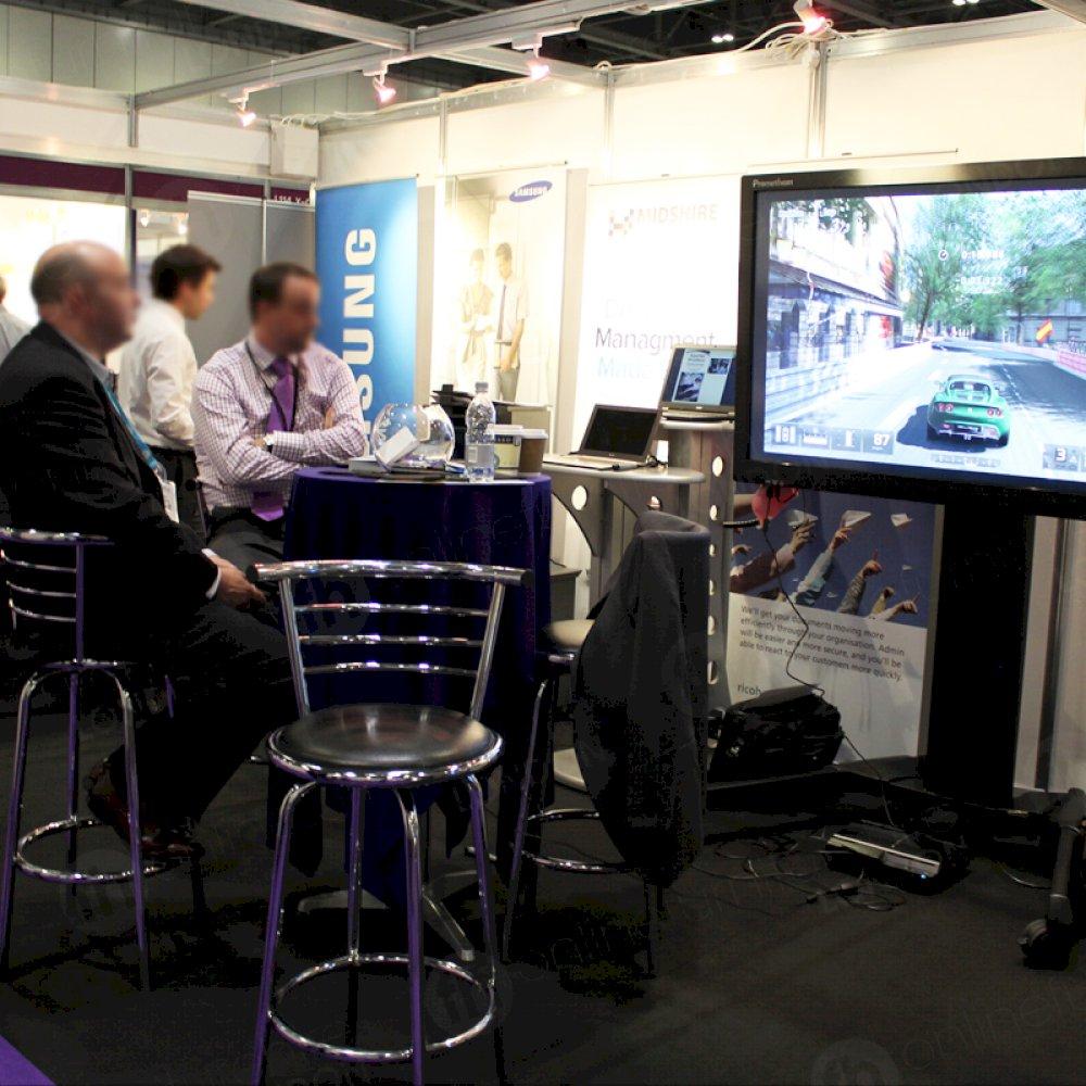 Medium back stools for resting, meeting & networking.